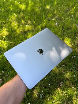 MacBook Air 2019 - 4