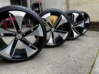 5x112 R19 225/35 - 4