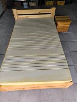 Prodám dřevěnou postel 200x120cm - 4