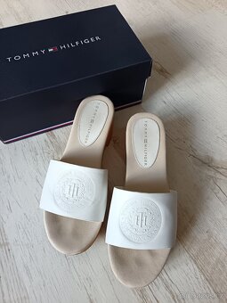 Pantofle na podpatku, dřevaky Tommy Hilfiger - 4