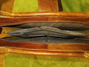 Prodám DÁMSKOU KOŽENOU HNĚDOU KABELKU - 4