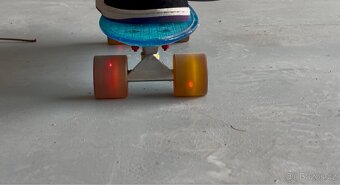 Penny board se sviticimi kolečky - 4