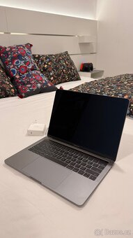 Prodám MacBook Pro 13” (2017) – 16 GB RAM, 512 GB SSD - 4