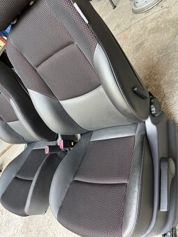 Sedačky Hyundai i30 5dv Hatchback (FD) - 4