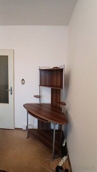 Rohový pracovní stůl s policí vhodný pro PC - 4