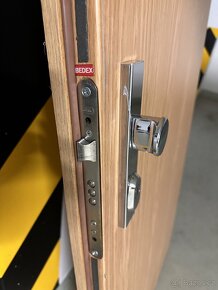Bezpečnostní ocelové dveře šíře 80 cm - Levé - 4
