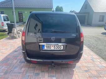 Lancia Phedra, 2,2 JTD, 125kW, 7 míst, modrý kožený interiér - 4