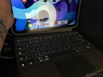 Apple iPad Air 4. generace 2020 256 GB+ Logitech Folio Touch - 4
