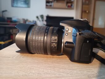Fotoaparát Nikon D3400 + objektiv + baterie - 4