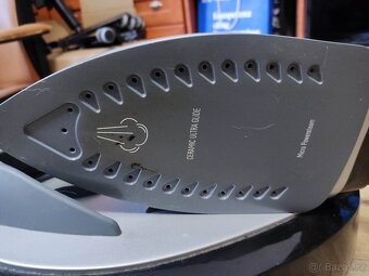 Napařovací žehlička Grundig SIS 8250 s bojlerem - 4