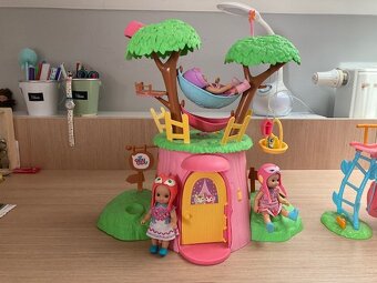 Mini Chou Chou Stromový domeček, hřiště a 6 ks panenek - 4