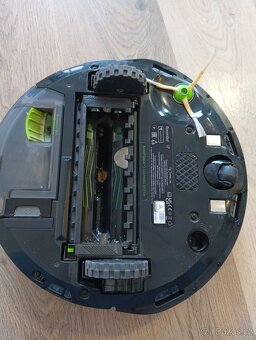 V záruce IROBOT ROOMBA i7 se stanicí Clean Base - 4