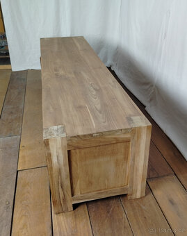 Nízká masivní komoda - TEAK - 4