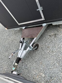 Moderní FoodTruck 4x2,5m - 4