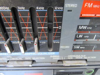 Nabízím retro radio Philips. Funkčnost nezkoušena. Chybí rep - 4