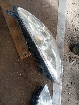 PEUGEOT 407 CUPE PŘEDNÍ SVĚTLA, XENONY PĚKNÉ KOMLETNÍ,SVÍTÍ - 4