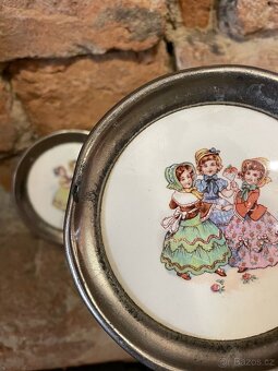 Malované talířky s kovovým okrajem, porcelán - 4