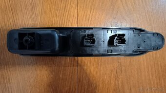 Spínač elektrického otvírání oken na Peugeot 307 - 4