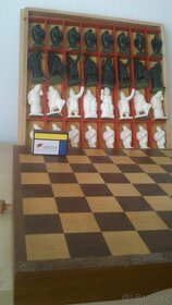 prodám alkoholické šachy dřevo,figura plast - 4