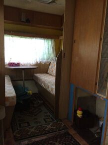 Starý karavan, špatný stav, bez spz - 4