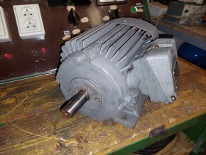 Prodám třifázový motor 1,5kW 1450ot. - 4