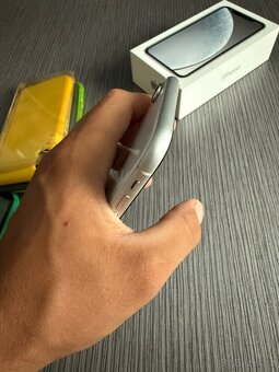 Iphone XR - 128GB - white - 4