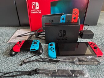 Nintendo Switch + náhradní sada Switch Joy-Con - 4