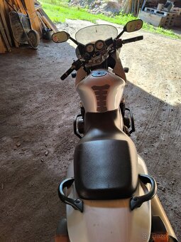 Kawasaki 750 ZR-7S - 4