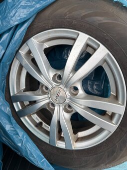 Prodám zimní sadu alu kol Hyundai i30 5x114,3 195/65 R15 8mm - 4