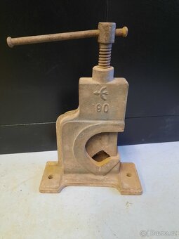 Svěrák na kulatinu trubky - 4