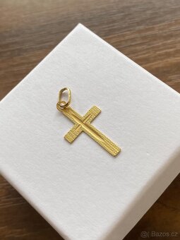 Zlatý přívěsek, křížek - 4