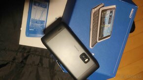 Nokia E7 - 4