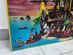 LEGO Ideas 21322 Zátoka pirátů z lodě Barakuda - 4