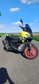 Aprilia SR GT 125 - 4