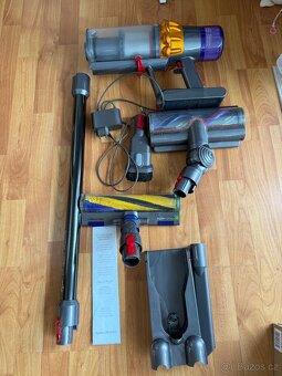Dyson V15 Detect Absolute v záruce bezdrátový vysavač - 4