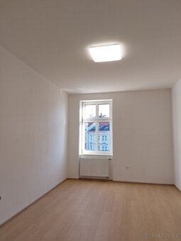 Pronájem nově zrenovovaného bytu 2+kk, Tábor - Hus. nám. - 4