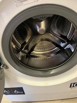 Prodám úzkou pračku electrolux - 4