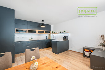 Prostorný byt 3+kk (90 m²) s velkým balkonem a parkovacím st - 4