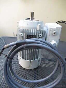 SIEMENS-NEPOUŽITÝ přírubák 400V.0,75kw-1450ot.min. - 4