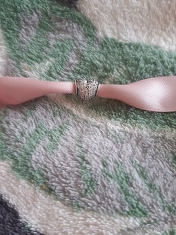 Stříbrný přívěsek originál Pandora Bílé pavé srdce - 4