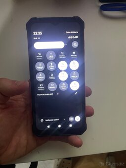 Prodávám mobil Hammer Iron Va - 4