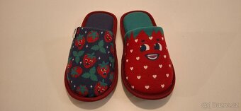 Veselé dětské papuče Šťastné jahody - 4