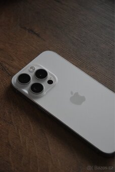 iPhone 15 Pro 256GB v barvě Natural Titanium. - 4
