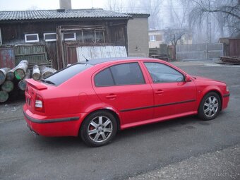 Skoda Octavia RS1 Cervena - 4