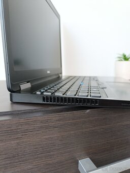 Notebook Dell e5570 (Nová baterie, SSD, podsvit, FullHD) - 4