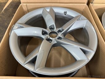 ORIGINÁLNÍ ALU KOLA AUDI A5 8T0601025F ET 32 8.5Jx19H2 - 4