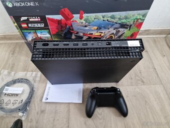 Xbox One X 1TB plus hry krabice - 4