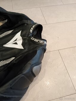 Dainese Laguna Seca 5-Pánská kožená moto kombinéza, dvoudíl - 4