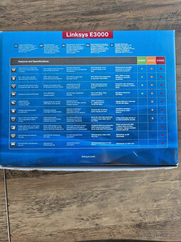 WiFi router Cisco Linksys E3000 - 4