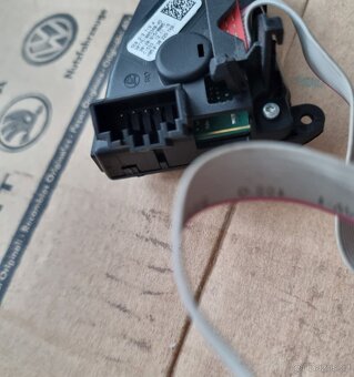 TLACIDLA OVLADACE NA MULTIFUNKCNY VOLANT - 4